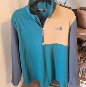•Men's North Face Fleece Pullover•